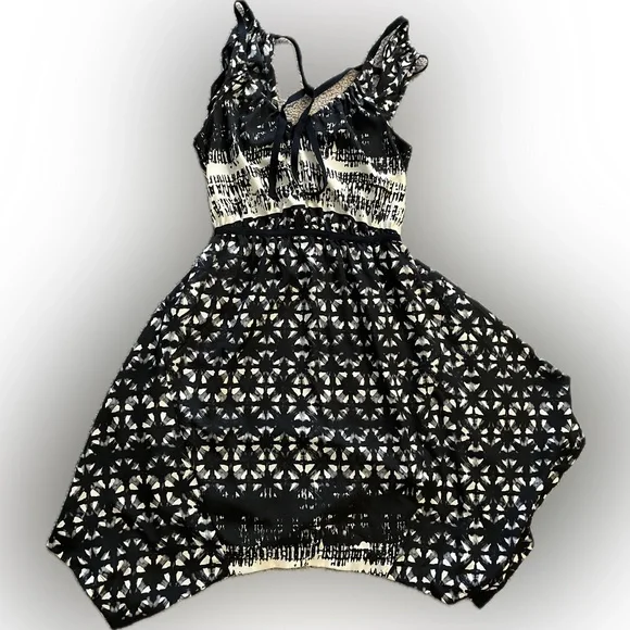 Ecoté crepe handkerchief dress - size small - Picture 3 of 5